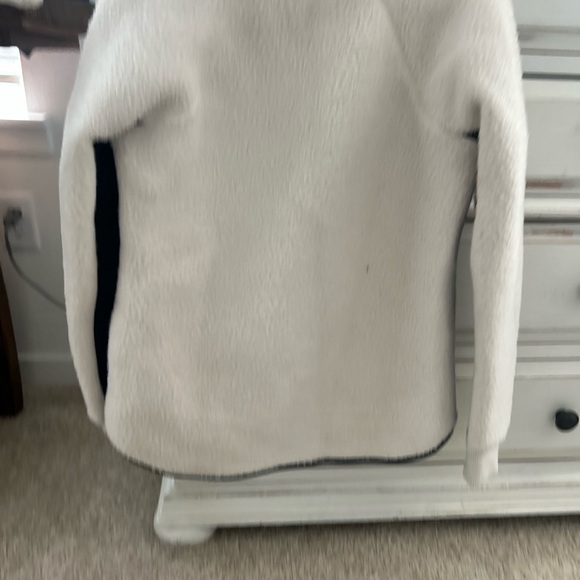 Southern Tide Cream and Navy Sherpa Pullover S - Picture 3 of 3